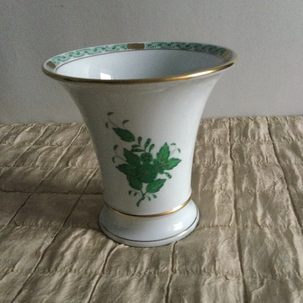 Herend Hungary Chinese Bouquet Green Gold rim 5.5" vase handpainted porcelain